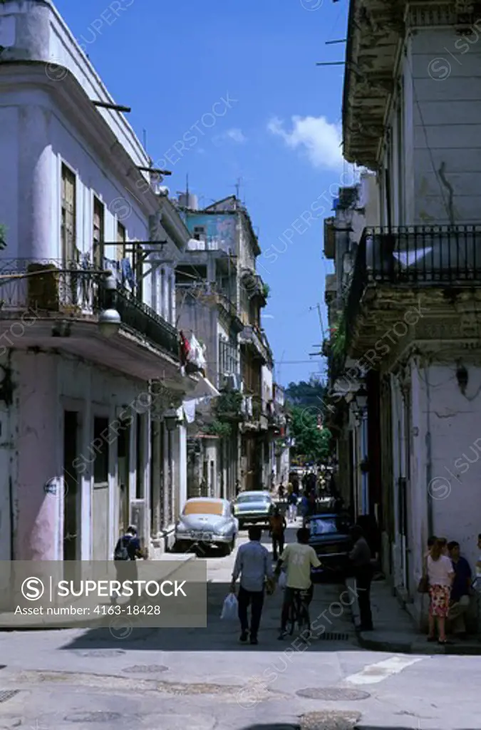 CUBA, OLD HAVANA, STREET SCENE