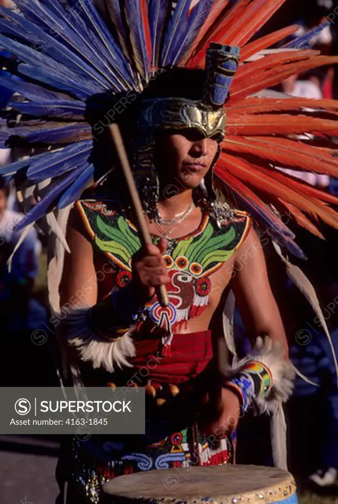 AZTEC TRADITIONAL DANCE PERFORMANCE, DRUMMER (MEXICO)