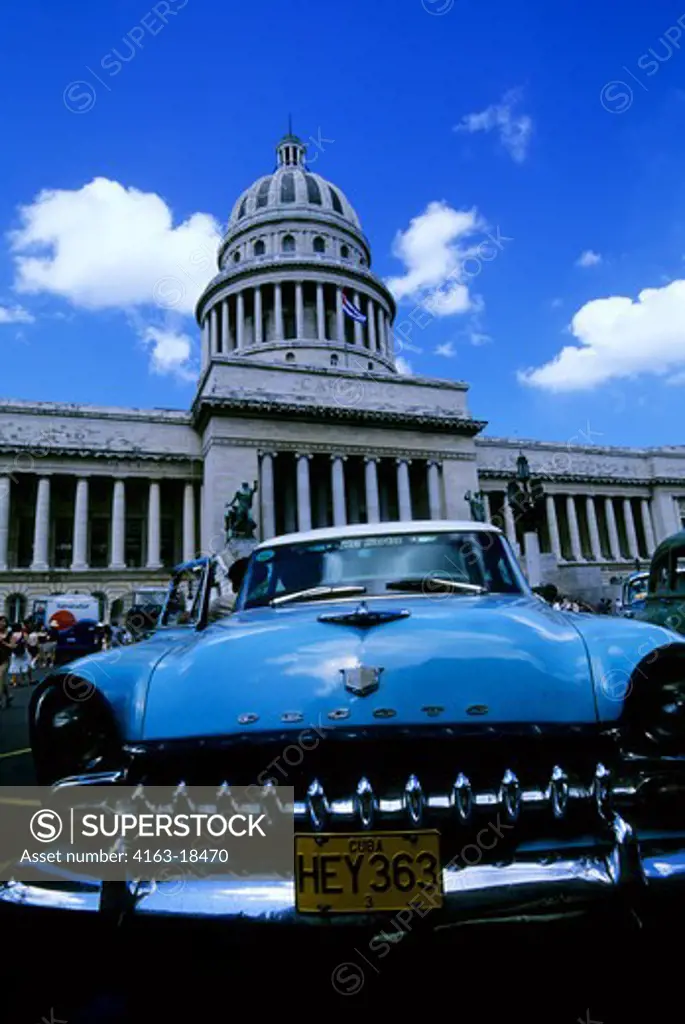 CUBA, HAVANA, PRADO, CAPITOL BUILDING WITH OLD DESOTO CAR