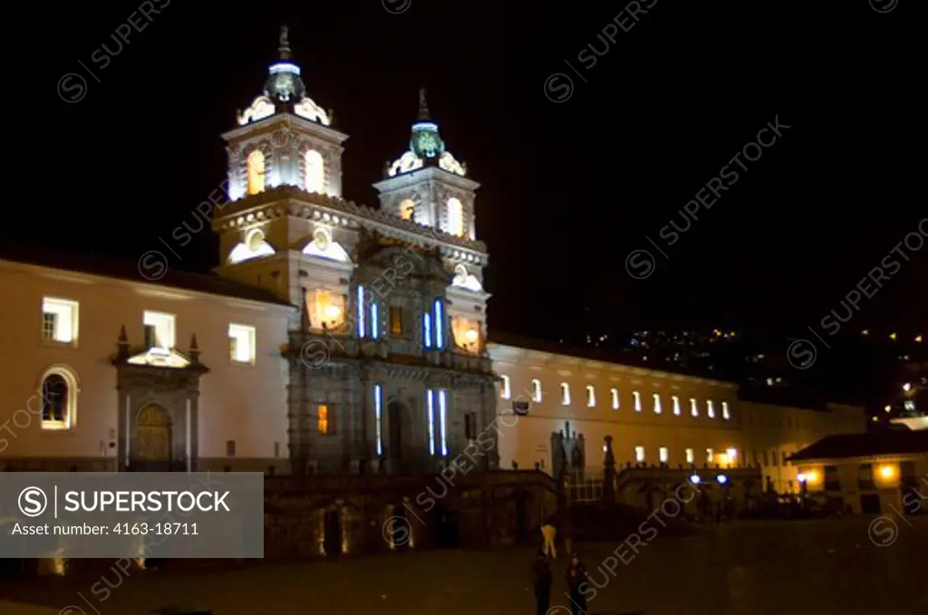 ECUADOR, QUITO, PLAZA DE ARMAS AT NIGHT, CATHEDRAL