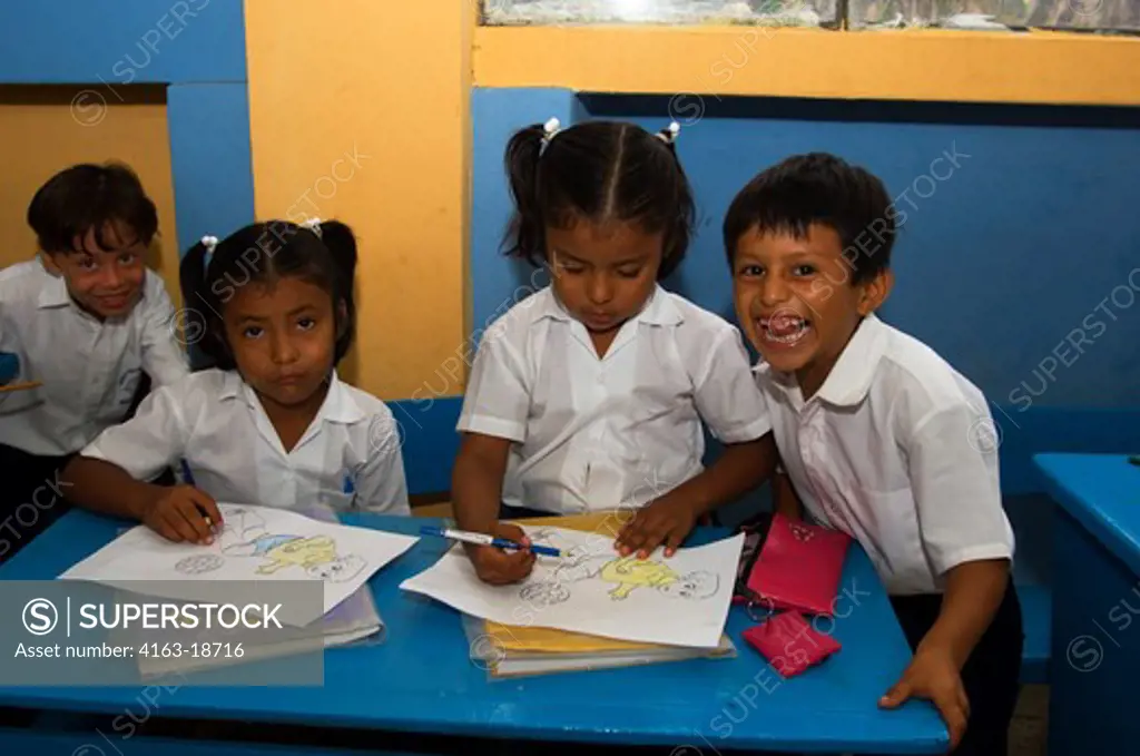 ECUADOR, GALAPAGOS ISLANDS, SANTA CRUZ ISLAND, BELLAVISTA SCHOOL, SCHOOL CHILDREN IN CLASSROOM