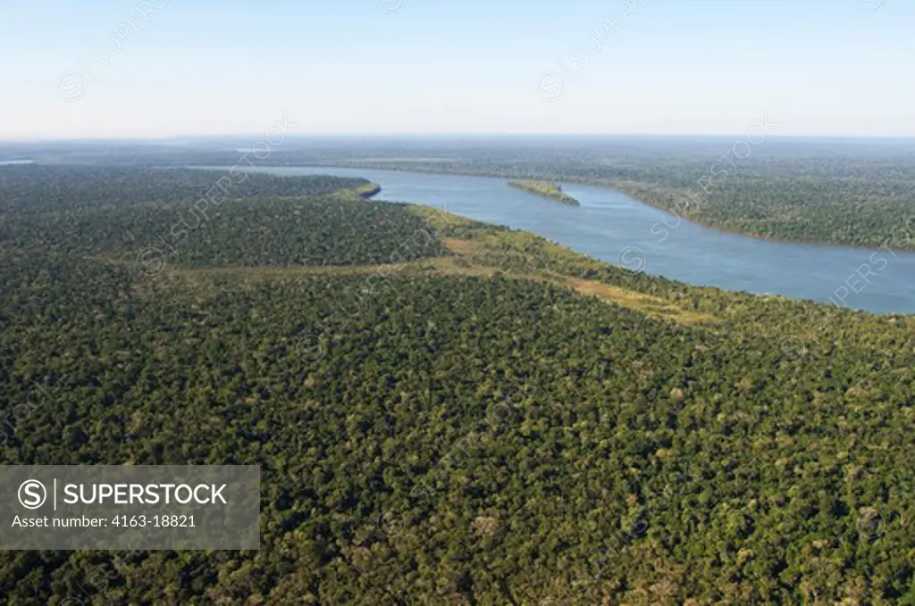 BRAZIL, IGUASSU NATIONAL PARK, IGUASSU RIVER, AERIAL VIEW, SUBTROPICAL FOREST