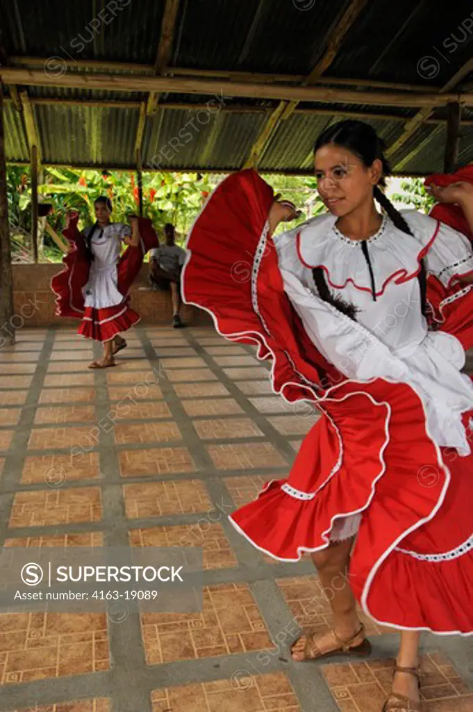 COSTA RICA, NEAR ARENAL, SAN FRANCISCO SCHOOL, SCHOOL CHILDREN IN NATIONAL DRESS DANCING FOR TOURISTS