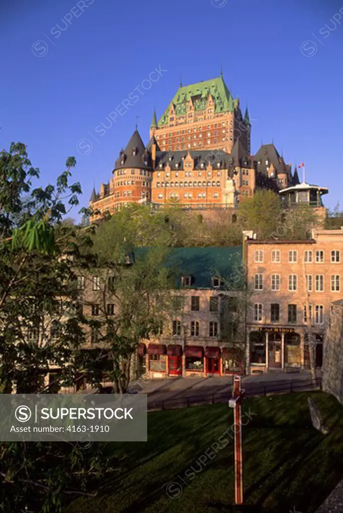 CANADA,QUEBEC,QUEBEC CITY, VIEW OF HOTEL CHATEAU FRONTENAC