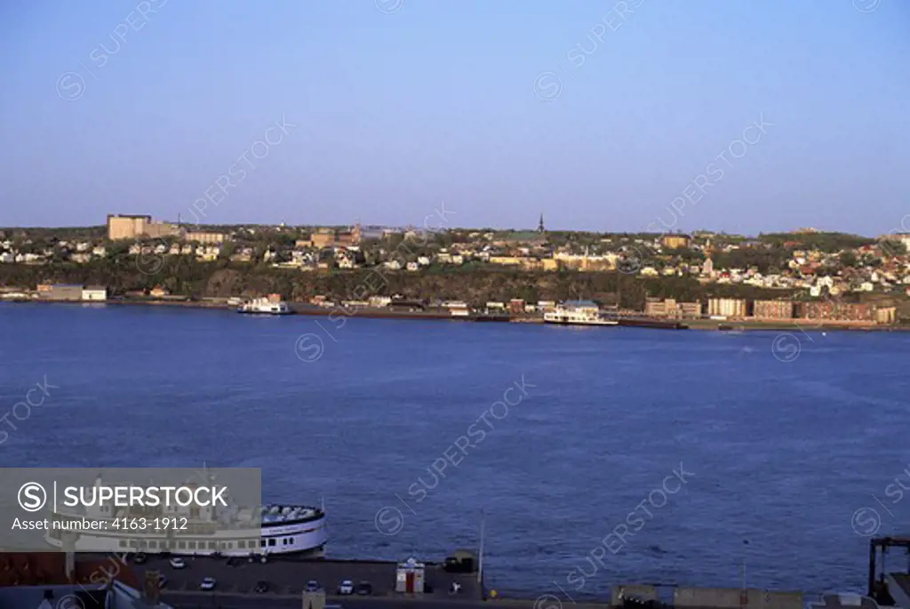 CANADA,QUEBEC,QUEBEC CITY, VIEW OF ST. LAWRENCE RIVER