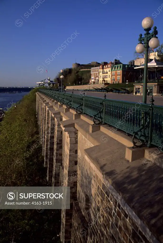 CANADA,QUEBEC,QUEBEC CITY, VIEW OF ST. LAWRENCE RIVER FROM TERRACE DUFFERIN
