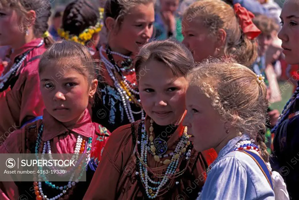 RUSSIA, SIBERIA, NEAR ULAN UDE, GIRLS IN TRADITIONAL OLD BELIEVER DRESS