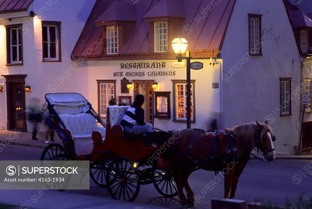 CANADA,QUEBEC,QUEBEC CITY, RESTAURANT 'AUX ANCIENS CANADIENS' AT NIGHT WITH HORSE CARRIAGE