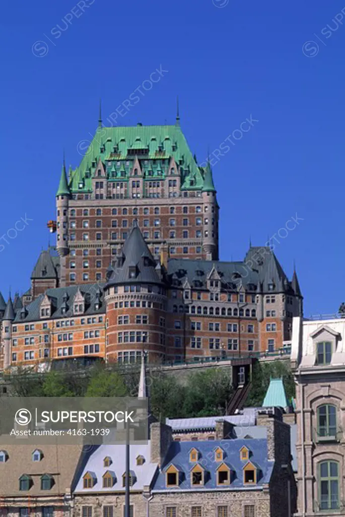 CANADA,QUEBEC,QUEBEC CITY, PLACE-ROYALE DISTRICT WITH HOTEL CHATEAU FRONTENAC