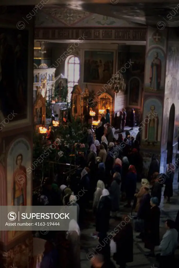 RUSSIA, SIBERIA, NOVOSIBIRSK, DESCENCION CHURCH INTERIOR, PEOPLE WORSHIPPING