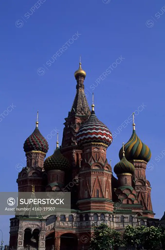 RUSSIA, MOSCOW, RED SQUARE, ST. BASIL'S CATHEDRAL