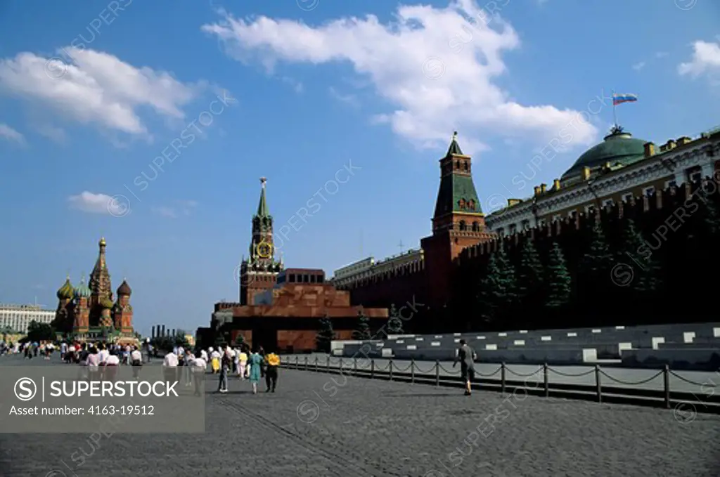 RUSSIA, MOSCOW, RED SQUARE WITH KREMLIN AND ST. BASIL'S CATHEDRAL
