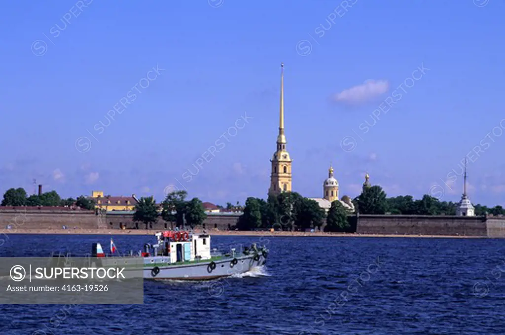 RUSSIA, ST. PETERSBURG, NEVA RIVER WITH PETER AND PAUL FORTRESS