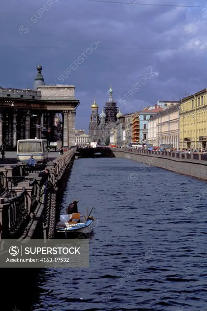 RUSSIA, ST. PETERSBURG, KANAL GRIBOYEDOVA WITH REDEMPTION CHURCH
