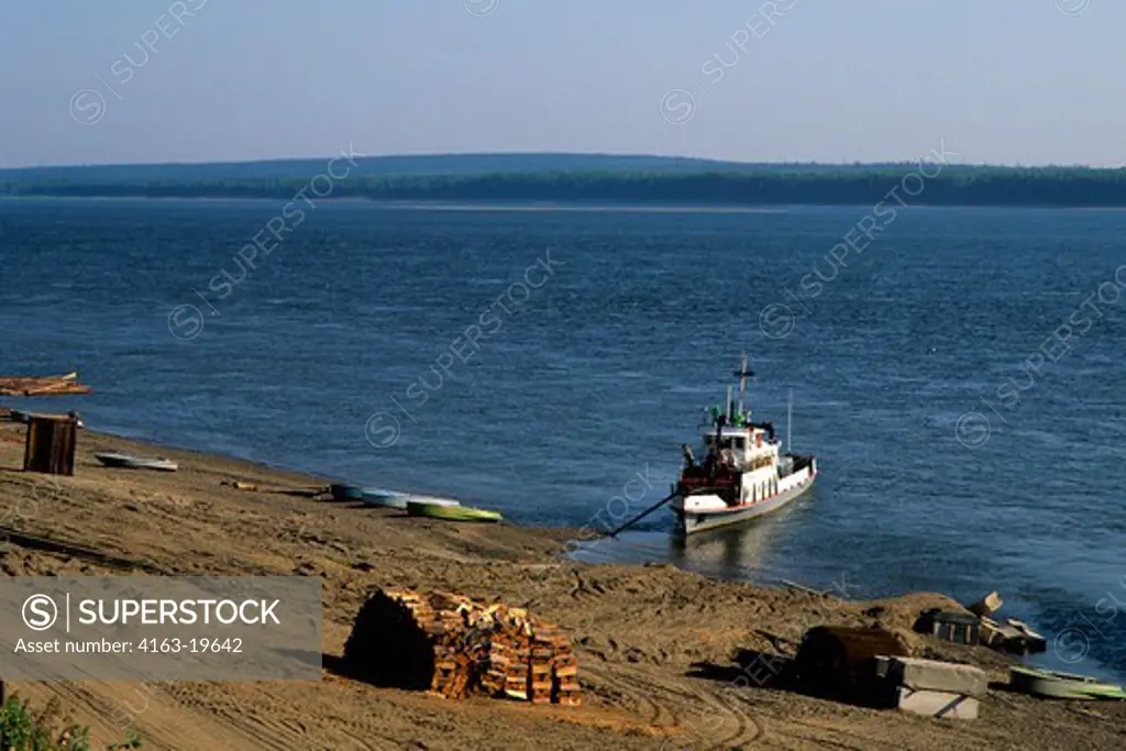 RUSSIA, SIBERIA, YENISEY RIVER, WOROGOWO VILLAGE, VIEW OF RIVER