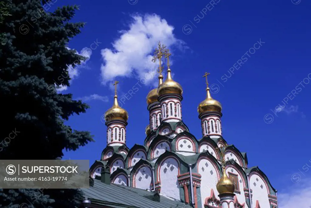 RUSSIA, MOSCOW, CHURCH OF ST NICHOLAS THE WEAVER, DATING FROM THE LATE 17TH CENTURY
