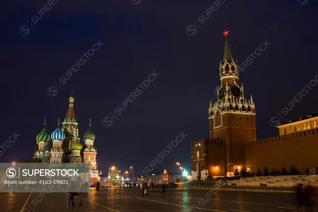 RUSSIA, MOSCOW, RED SQUARE, ST. BASIL'S CATHEDRAL AND KREMLIN AT NIGHT