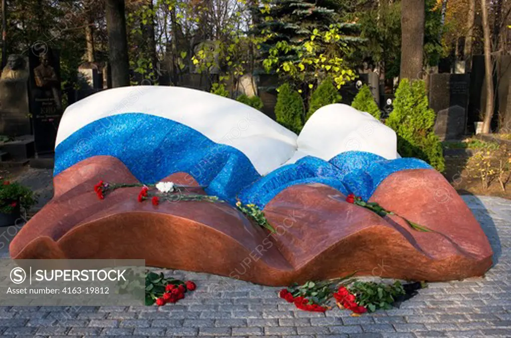 RUSSIA, MOSCOW, RUSSIA, MOSCOW, NORODEVICHY CEMETERY, GRAVE OF BORIS YELTSIN