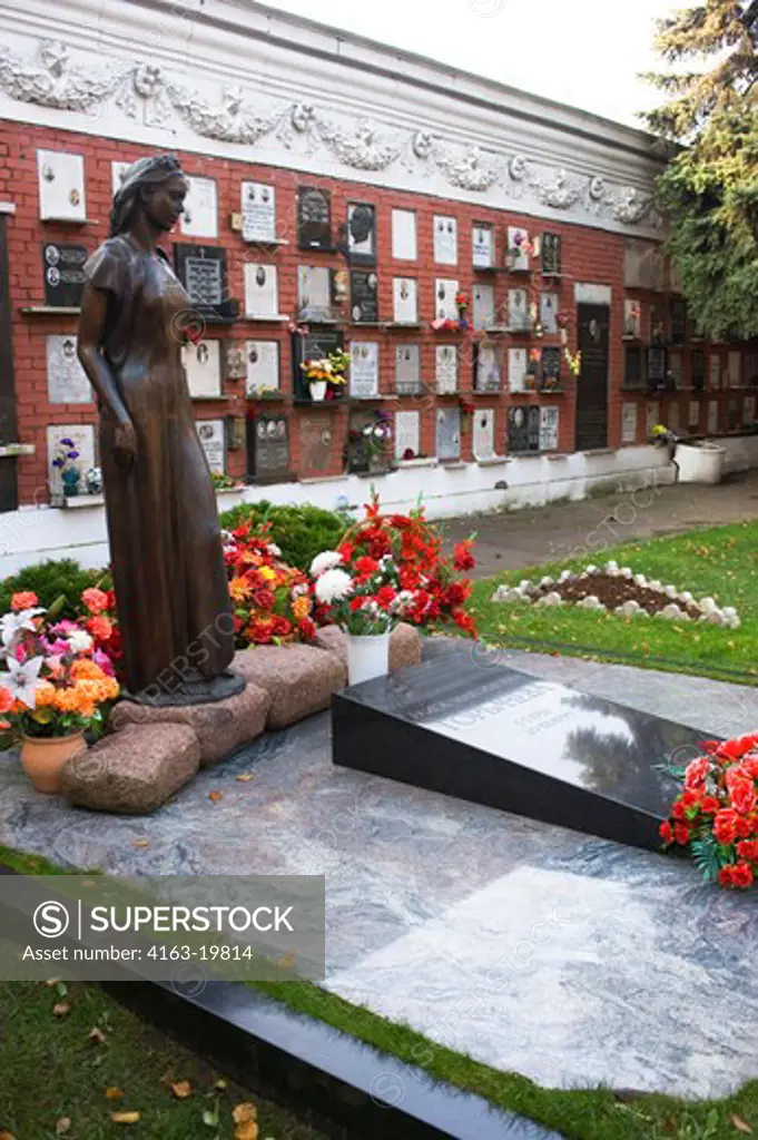RUSSIA, MOSCOW, RUSSIA, MOSCOW, NORODEVICHY CEMETERY, GRAVE OF RAISA GORBACHEV