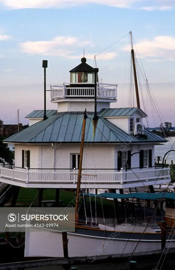 Usa, Maryland, Chesapeake Bay, St. Michaels, Maritime Museum, Boats And Lighthouse At Dusk