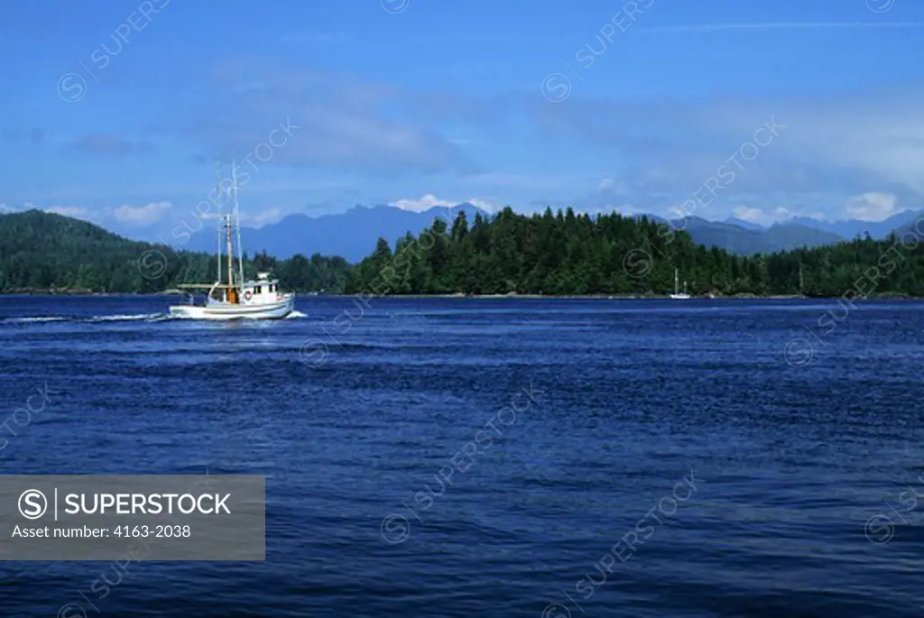 CANADA, BRITISH COLUMBIA, VANCOUVER ISLAND,  TOFINO, VIEW OF OCEAN, FISHING BOAT