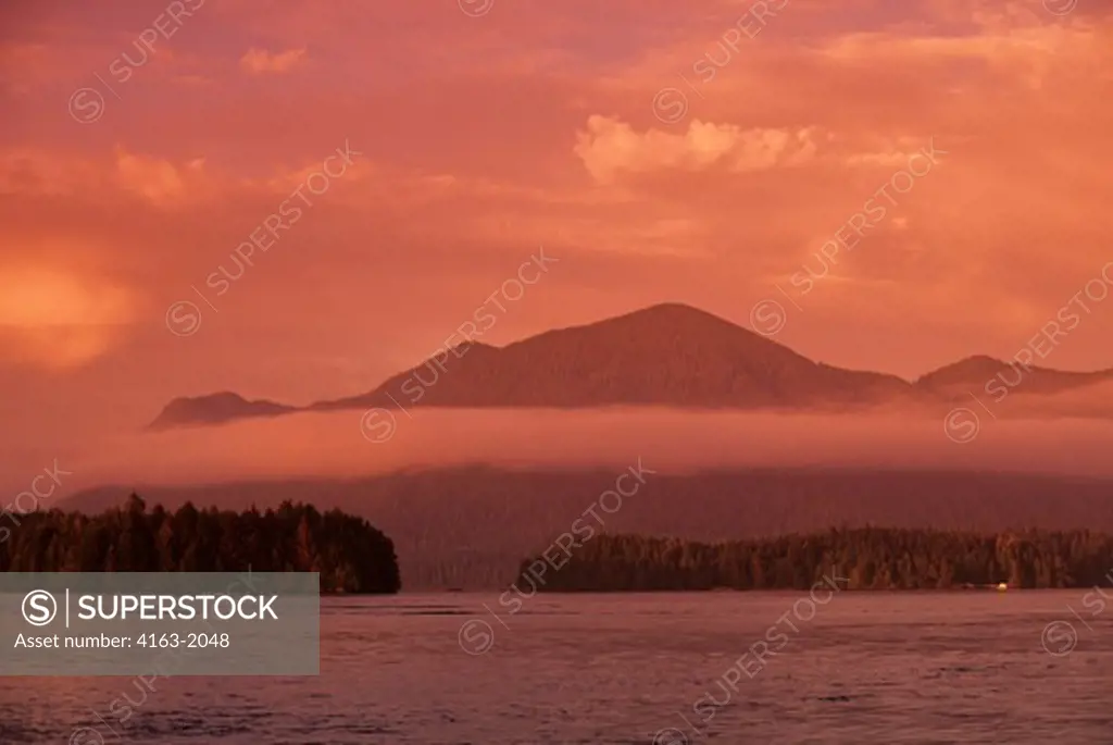 CANADA, BC, VANCOUVER ISLAND TOFINO, VIEW OF MEARES ISLAND, EVENING LIGHT