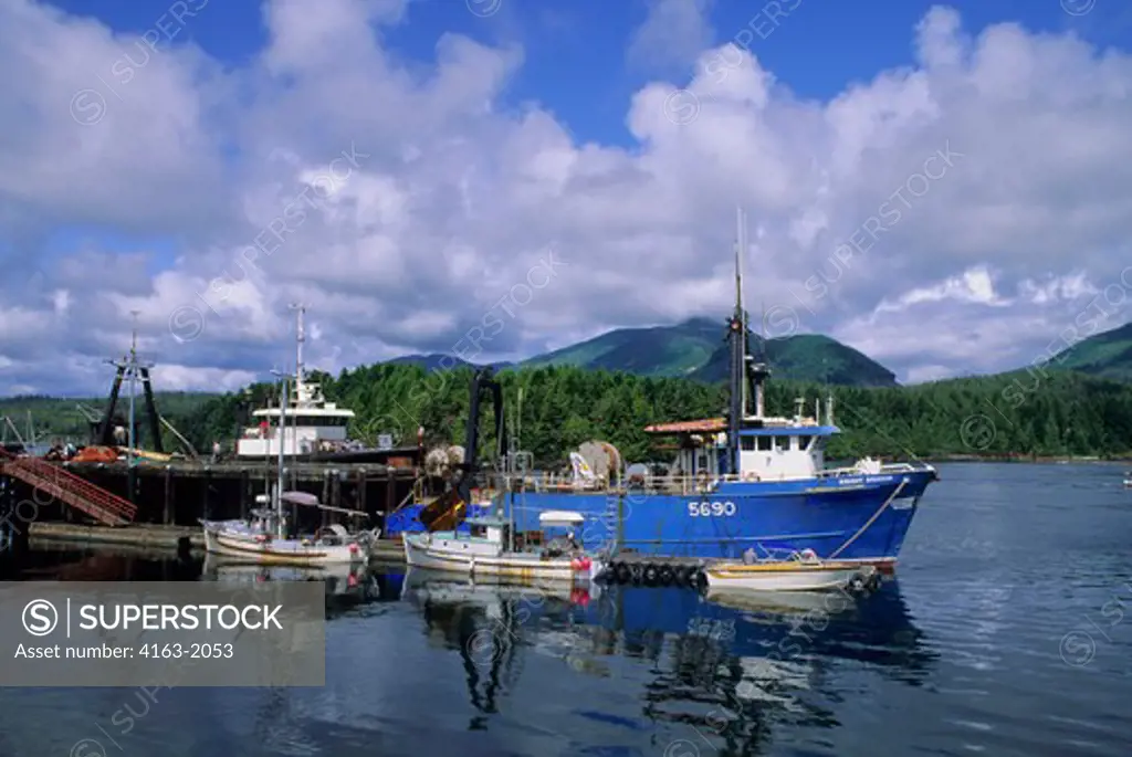 CANADA, BC, VANCOUVER ISLAND UCLUELET, FISHING BOATS