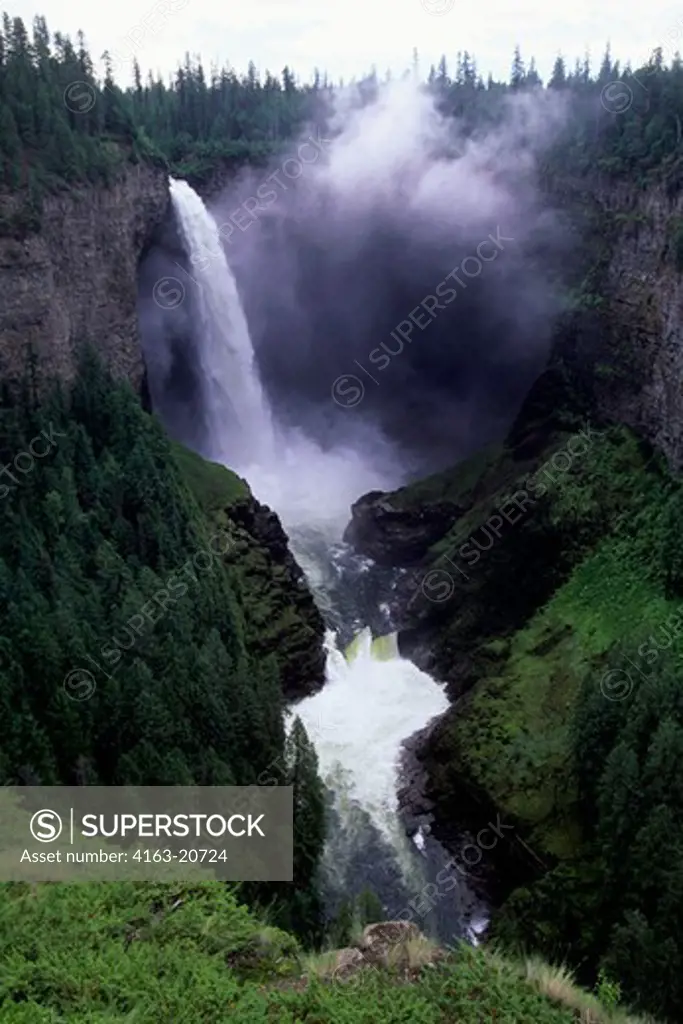 Canada, British Columbia, Wells Gray Provincial Park, Helmcken Falls