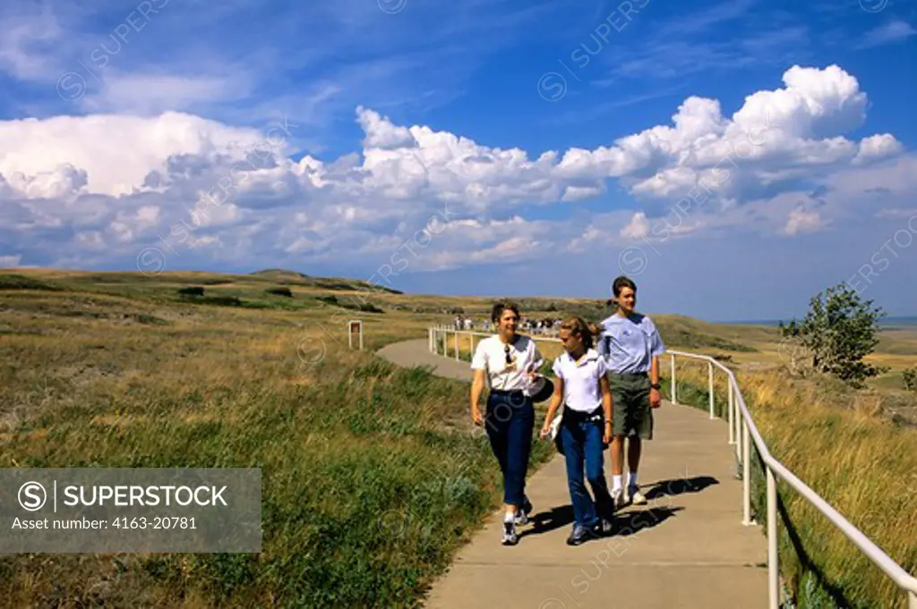 Canada, Alberta, Near Fort Macleod, Head-Smashed-In Buffalo Jump, Unesco World Heritage Site, Tourists On Trail Model Release 20020923-10, 20020923-8, 20020923-7