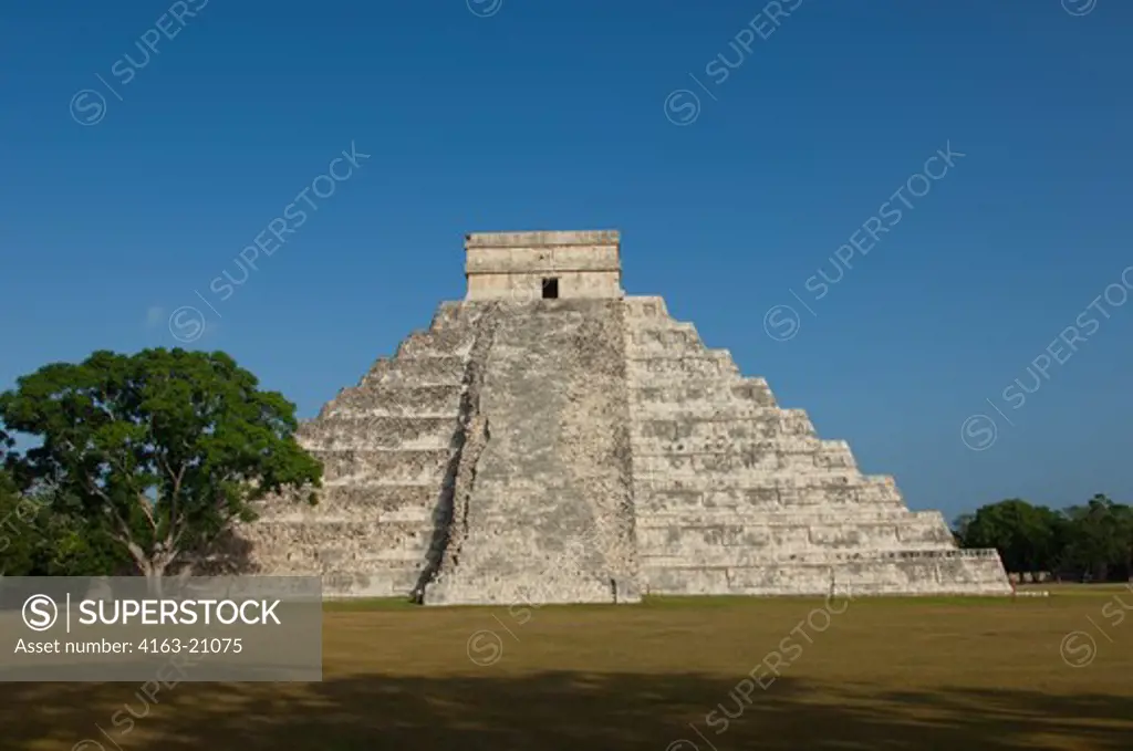 Mexico, Yucatan Peninsula, Chichen Itza Archaeological Site, El Castillo (Castle), Mayan Pyramid