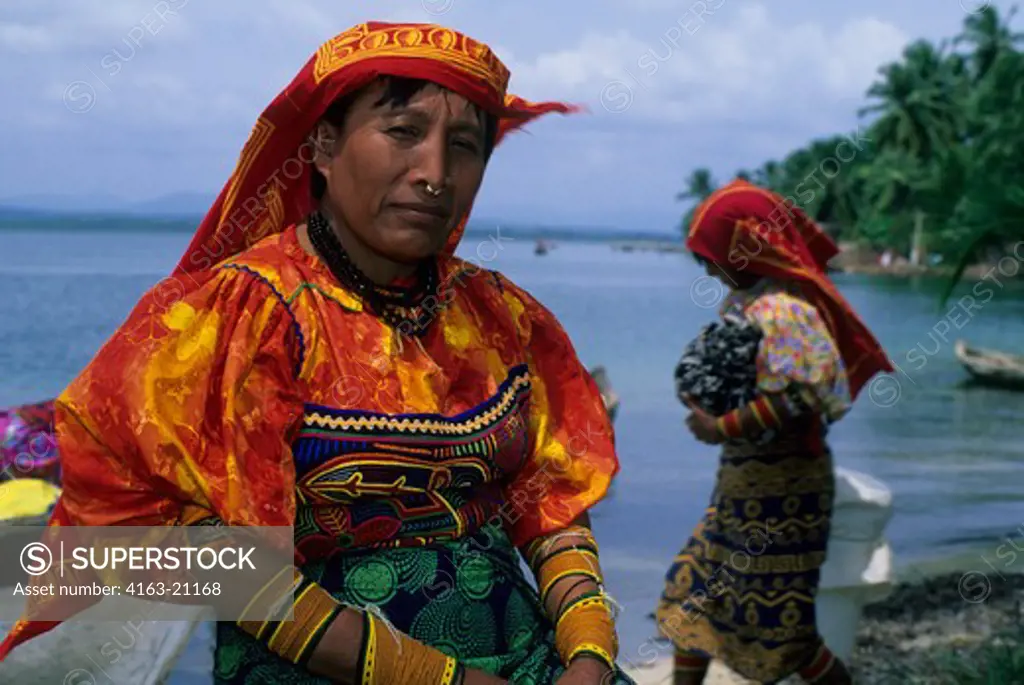 Panama, San Blas Islands, Acuatupu Island, Portrait Of Kuna Indian Woman On Beach