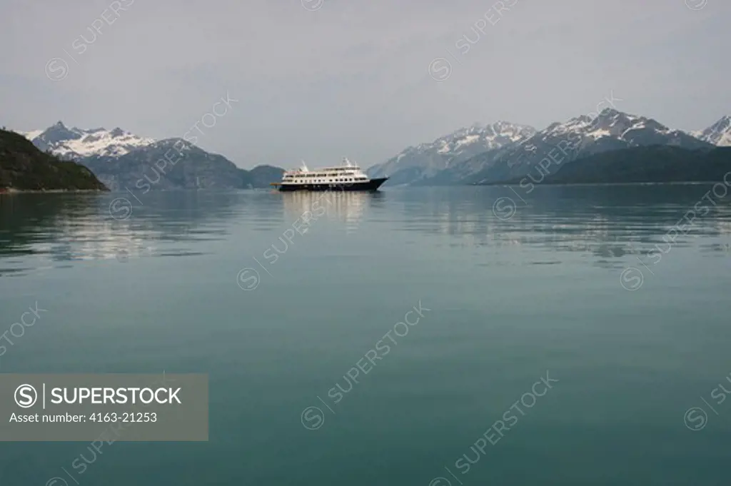 Cruise ship Safari Endeavour in Glacier Bay National Park, Alaska, USA