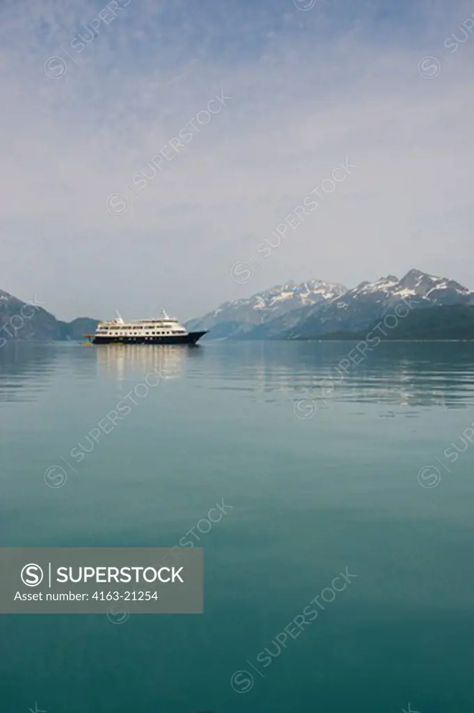 Cruise ship Safari Endeavour in Glacier Bay National Park, Alaska, USA