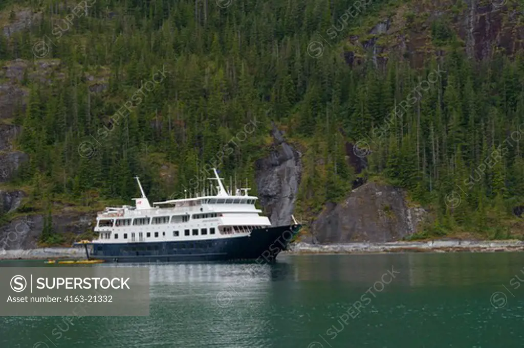 Cruise ship Safari Endeavour at anchor at Fords Terror, Endicott Arm, Tongass National Forest, Alaska, USA