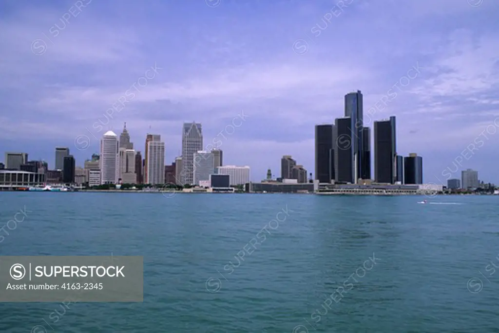 CANADA, ONTARIO, WINDSOR, VIEW OF DOWNTOWN DETROIT