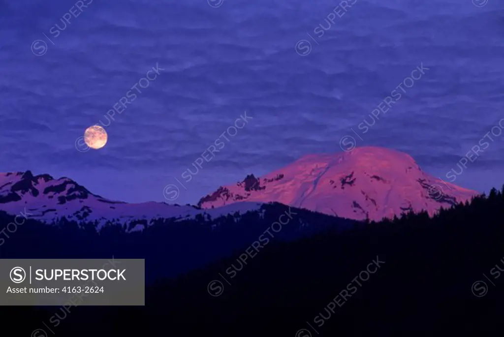 USA, WASHINGTON STATE , MT. BAKER NATIONAL FOREST, VIEW OF MOUNT BAKER WITH FULL MOON