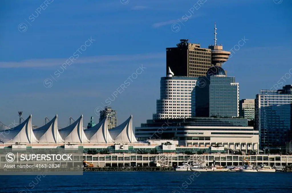 CANADA, BRITISH COLUMBIA, VANCOUVER, STANLEY PARK, VIEW OF DOWNTOWN, CRUISE SHIP TERMINAL