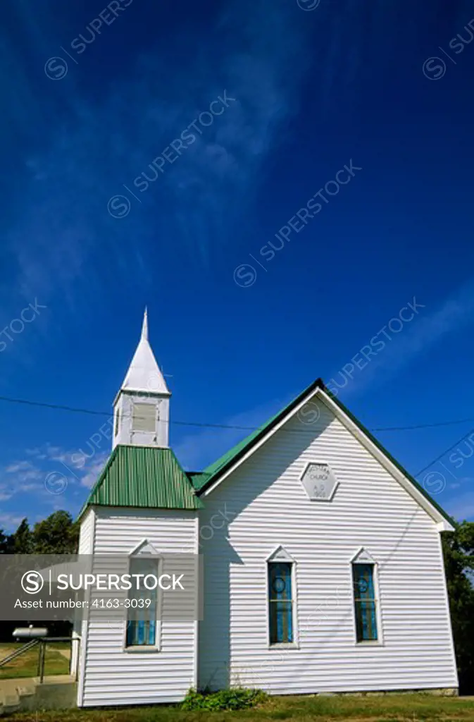 USA, KANSAS, FLINT HILLS, NEAR ALTA VISTA, HIGHWAY 177, WHITE CHURCH WITH GREEN ROOF