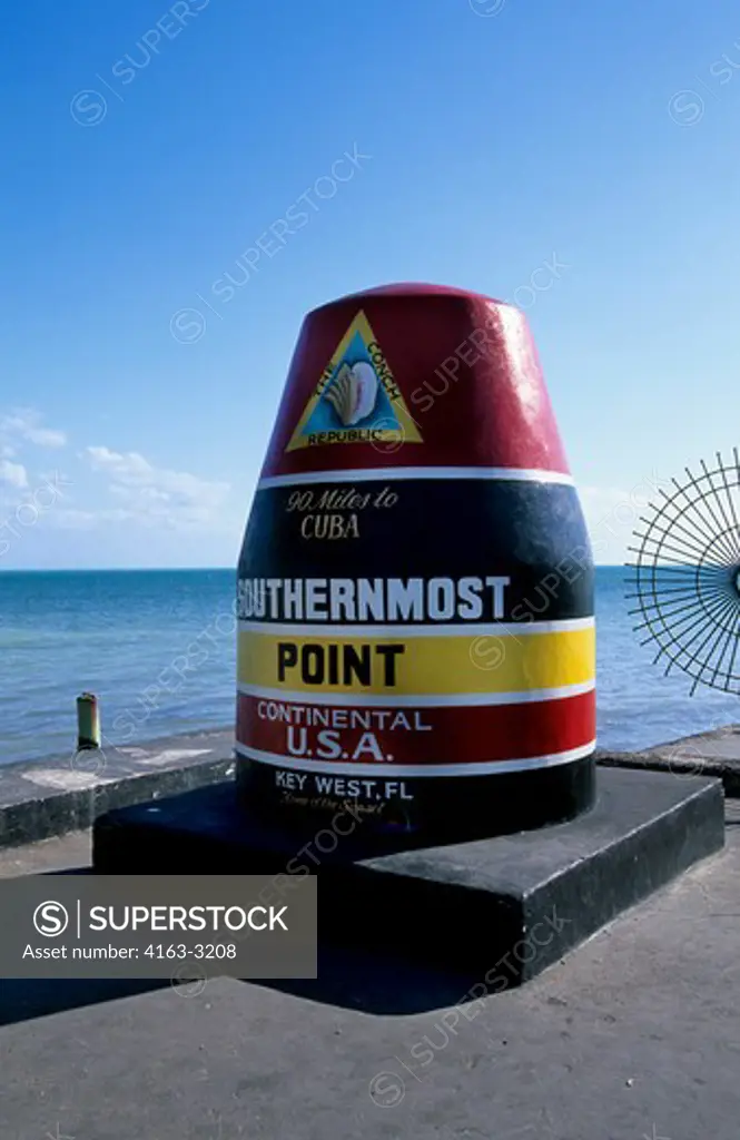 USA, FLORIDA, KEY WEST, SOUTHERNMOST POINT OF CONTINENTAL USA MARKER