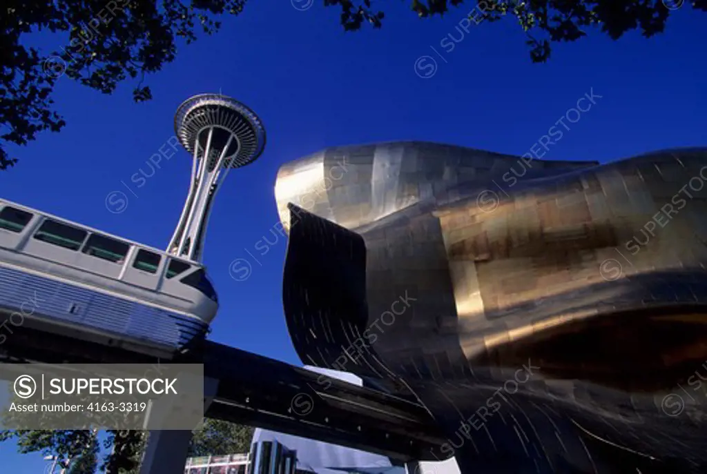 USA, WASHINGTON, SEATTLE, SEATTLE CENTER, EXPERIENCE MUSIC PROJECT, SPACE NEEDLE, MONORAIL