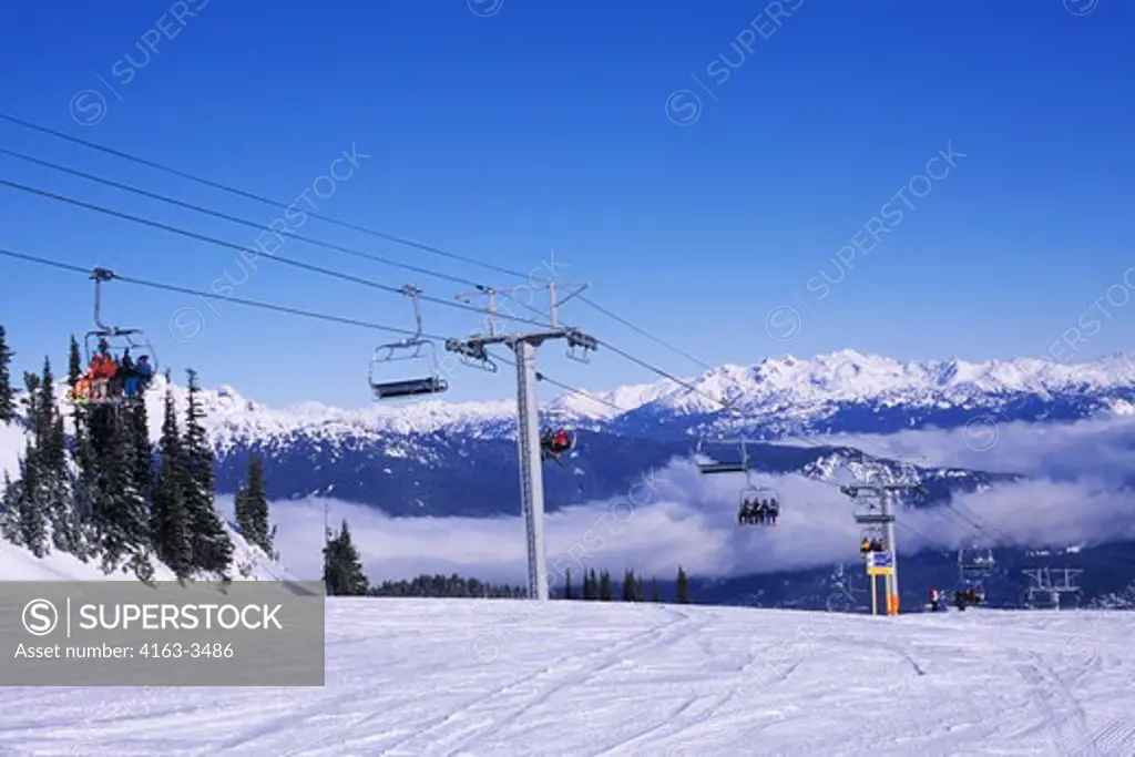 CANADA, BRITISH COLUMBIA, WHISTLER, WHISTLER MOUNTAIN, EMERALD EXPRESS CHAIRLIFT
