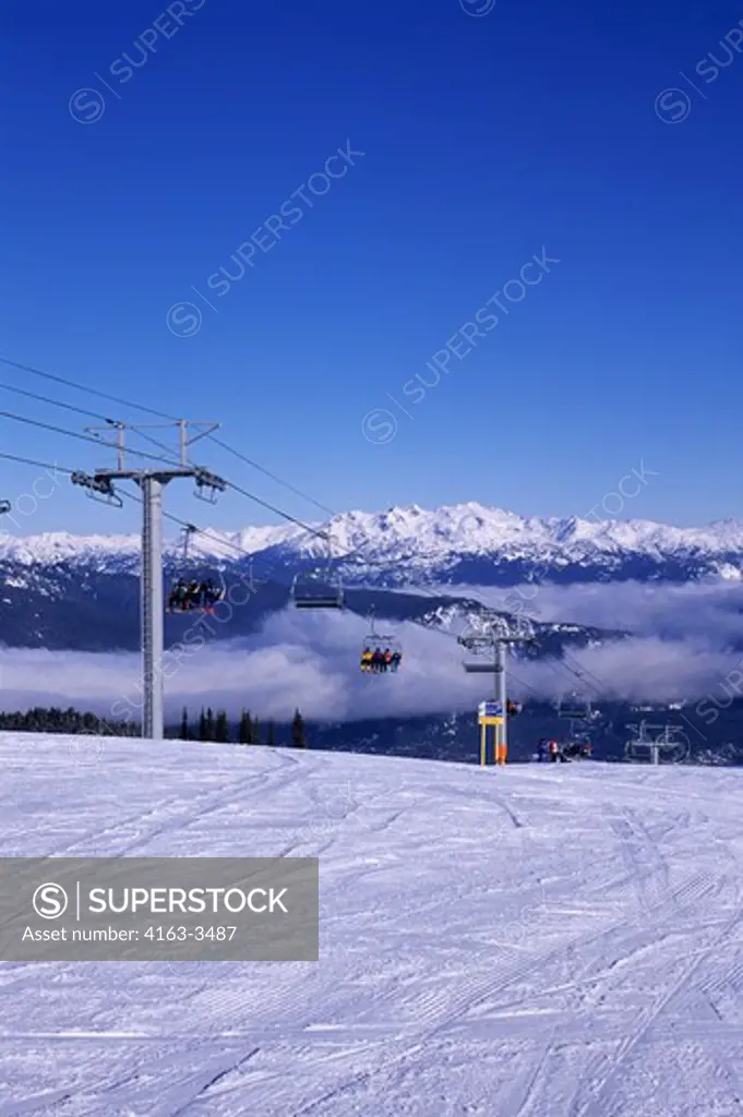 CANADA, BRITISH COLUMBIA, WHISTLER, WHISTLER MOUNTAIN, EMERALD EXPRESS CHAIRLIFT