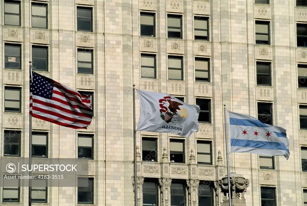 USA, ILLINOIS, CHICAGO, DOWNTOWN, WRIGLEY BUILDING, DETAIL, FLAGS
