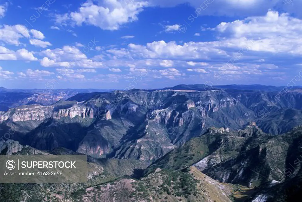 MEXICO, CHIHUAHUA, COPPER CANYON NATIONAL PARK, VIEW OF CANYON, CLOUDS