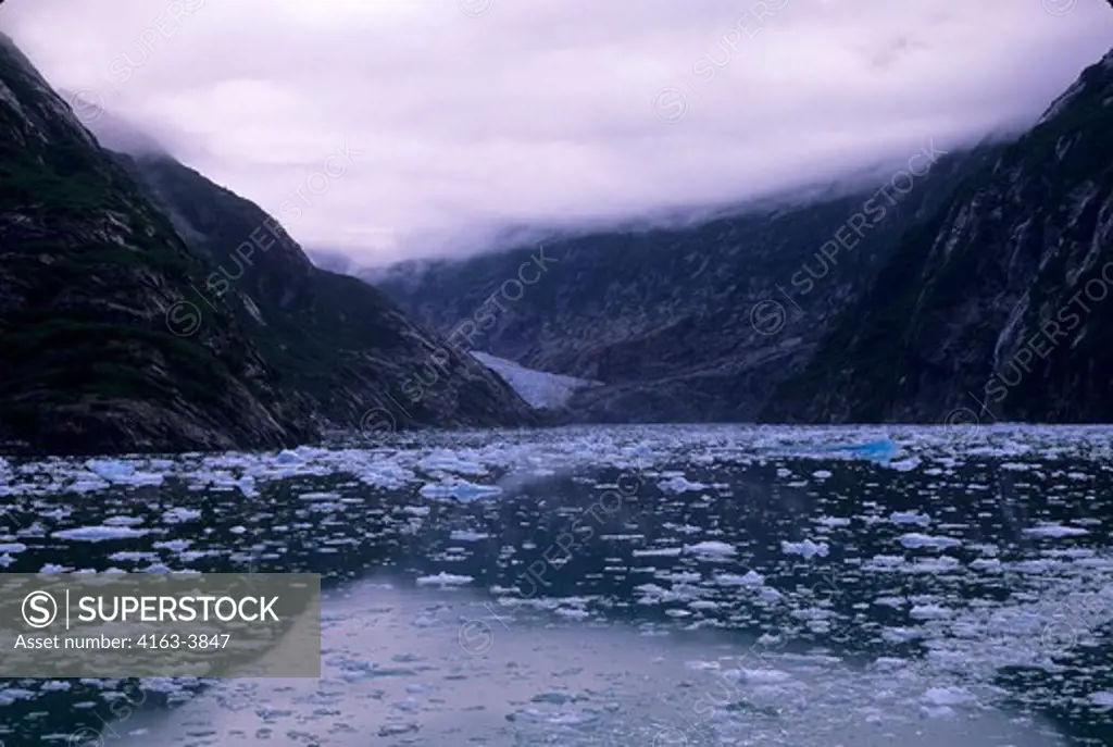 USA, ALASKA, NEAR JUNEAU, TRACY ARM, VIEW OF NORTH SAWYER GLACIER