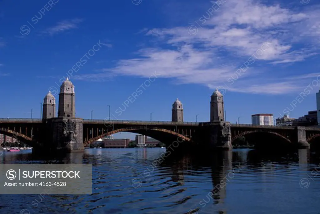 USA, MASSACHUSETTS, BOSTON, CHARLES RIVER, LONGFELLOW BRIDGE