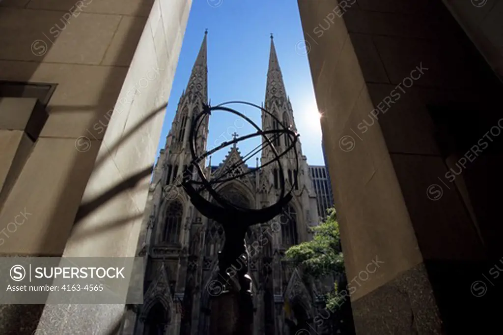 USA, NEW YORK, NYC, ROCKEFELLER CENTER, ATLAS SCULPTURE, ST. PATRICK'S CATHEDRAL