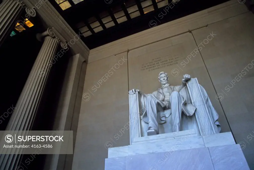 USA, WASHINGTON D.C. LINCOLN MEMORIAL, INTERIOR, ABRAHAM LINCOLN STATUE