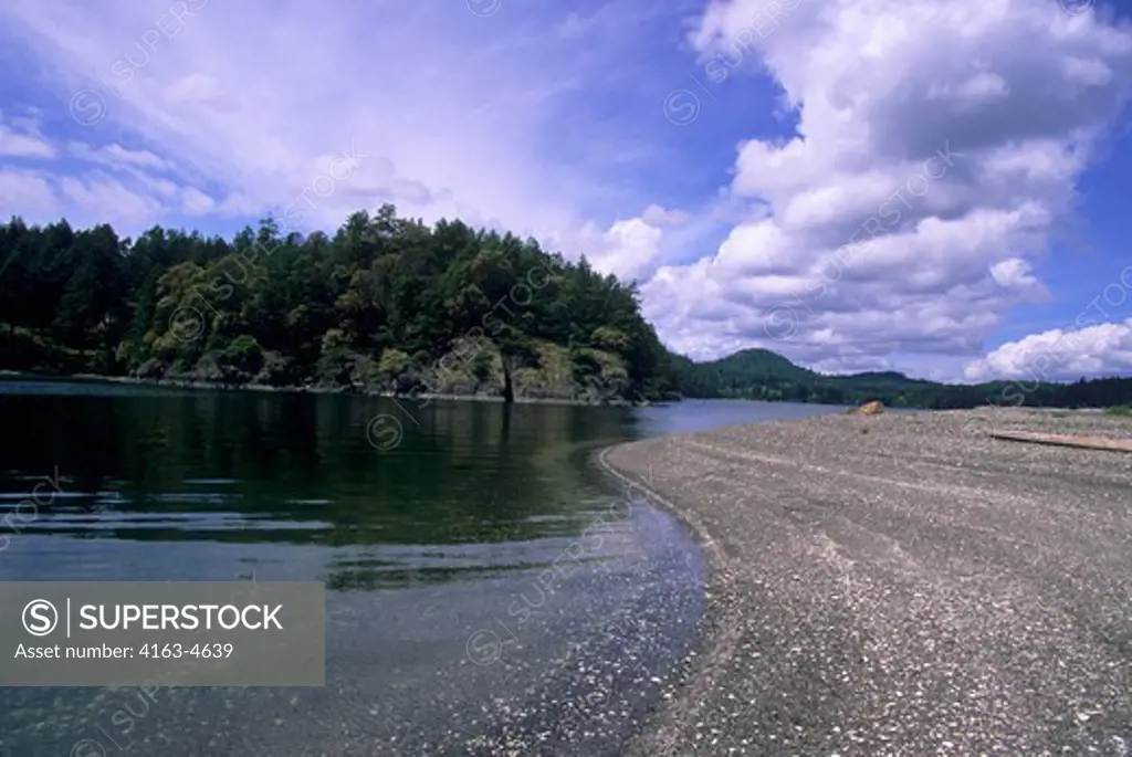 CANADA, B.C., SOUTHERN GULF ISLANDS, SOUTH PENDER ISLAND, MORTIMER SPIT