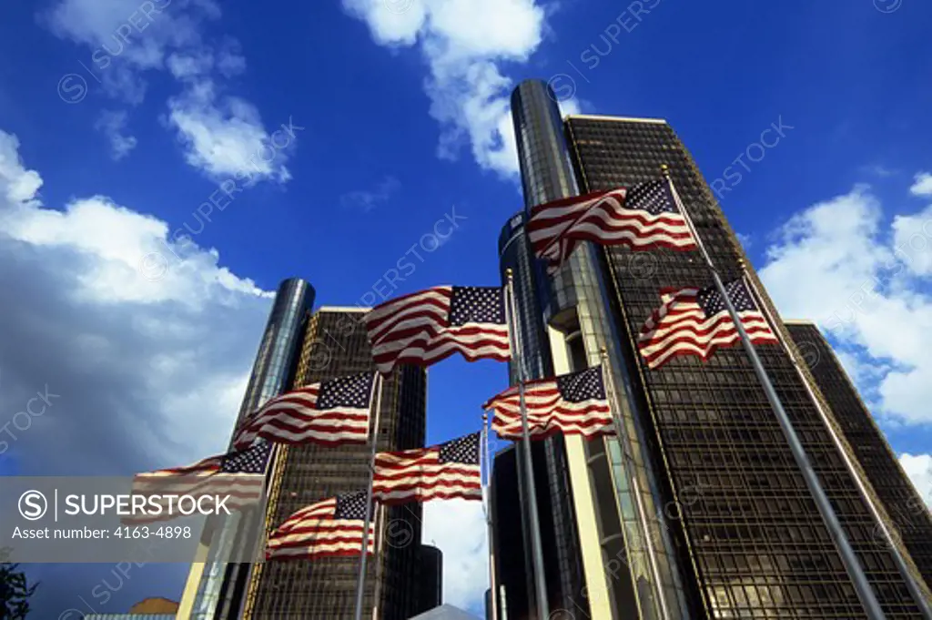 USA, MICHIGAN, DETROIT, RENAISSANCE CENTER, AMERICAN FLAGS